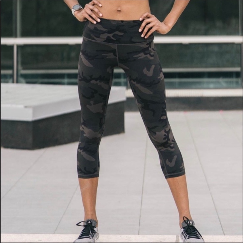 Women’s Zyia Active Camo Camouflage Print Cropped Leggings Black Gray Size 2